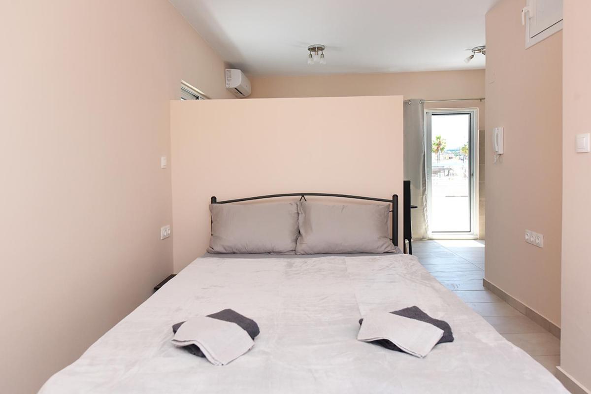 Happy Days Home Apartment Und Studio/Penthouse Ialysos  Ngoại thất bức ảnh