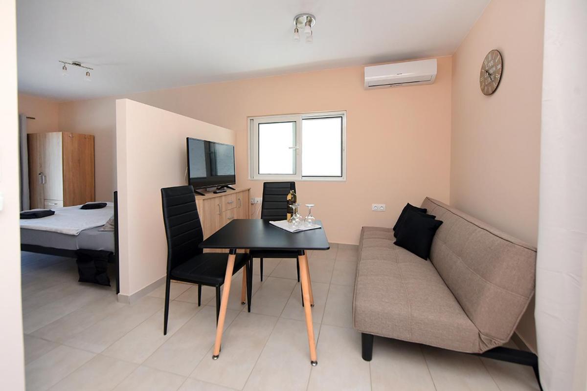 Happy Days Home Apartment Und Studio/Penthouse Ialysos  Ngoại thất bức ảnh