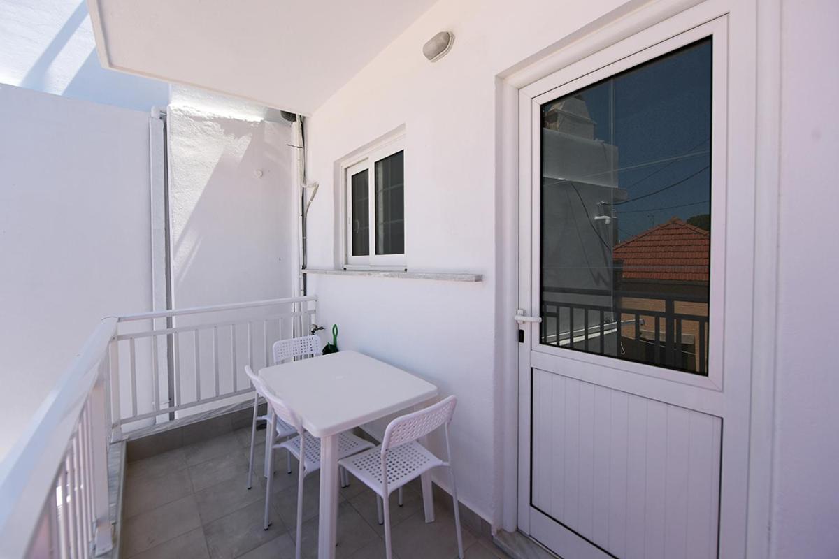 Happy Days Home Apartment Und Studio/Penthouse Ialysos  Ngoại thất bức ảnh