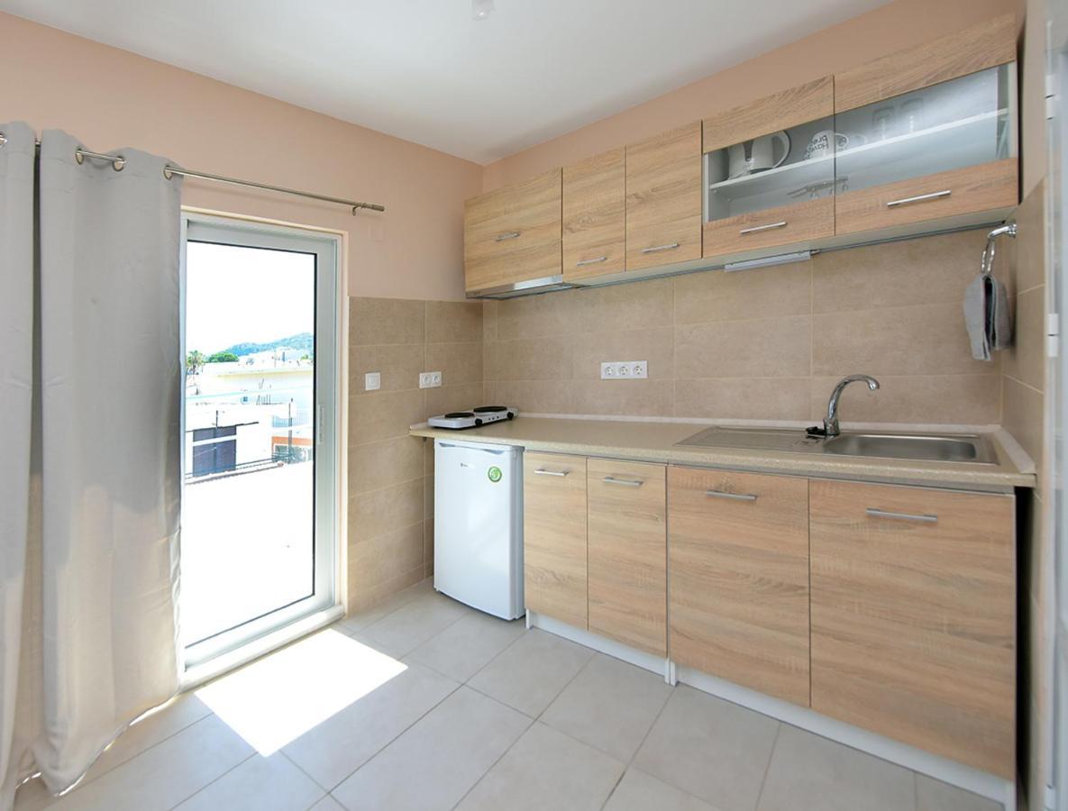 Happy Days Home Apartment Und Studio/Penthouse Ialysos  Ngoại thất bức ảnh