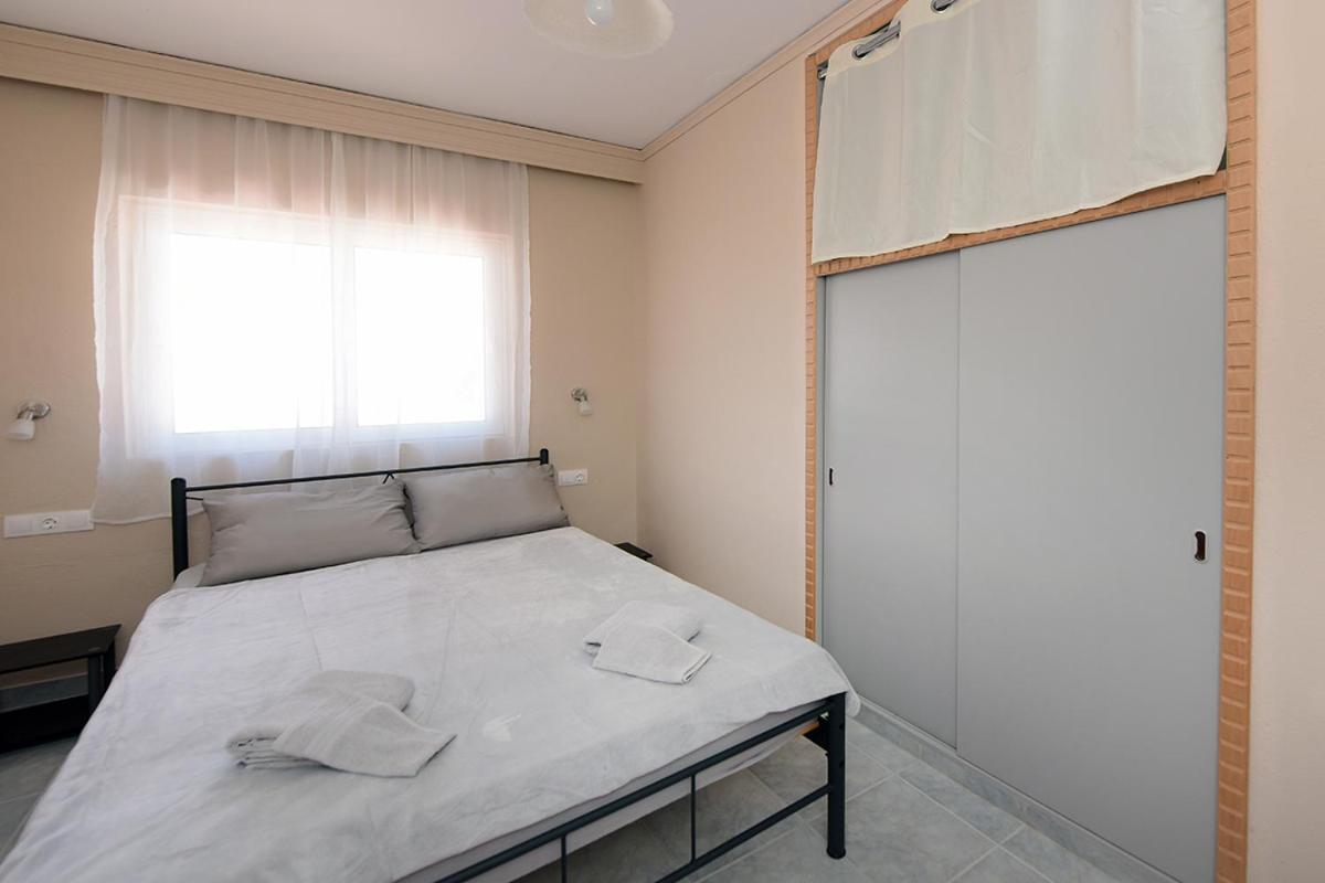 Happy Days Home Apartment Und Studio/Penthouse Ialysos  Ngoại thất bức ảnh